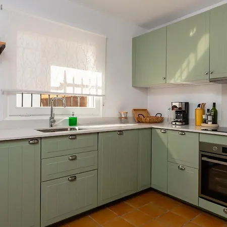 L-5 8 Pax Holiday home *